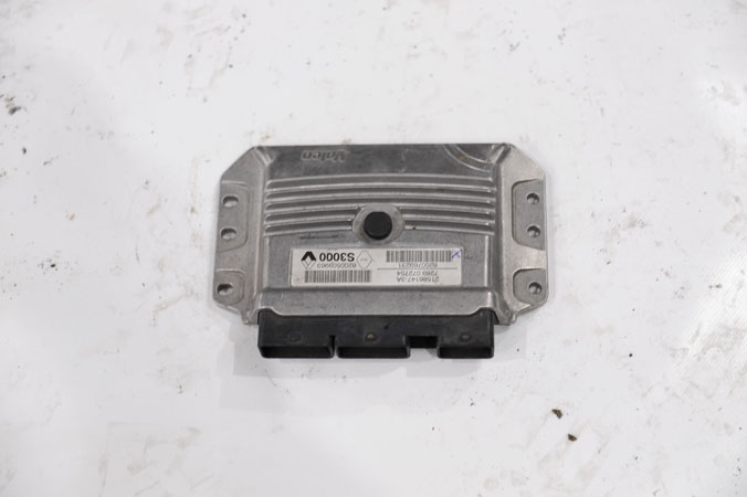 R 25 ÇIKMA YEDEK PARÇA MEGAN 2 BENZİNLİ MOTOR BEYNİ